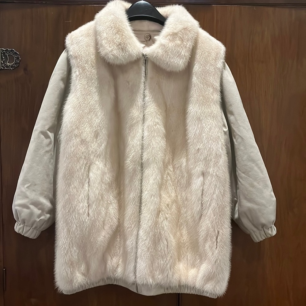 Genuine fur coat Reversible vest.